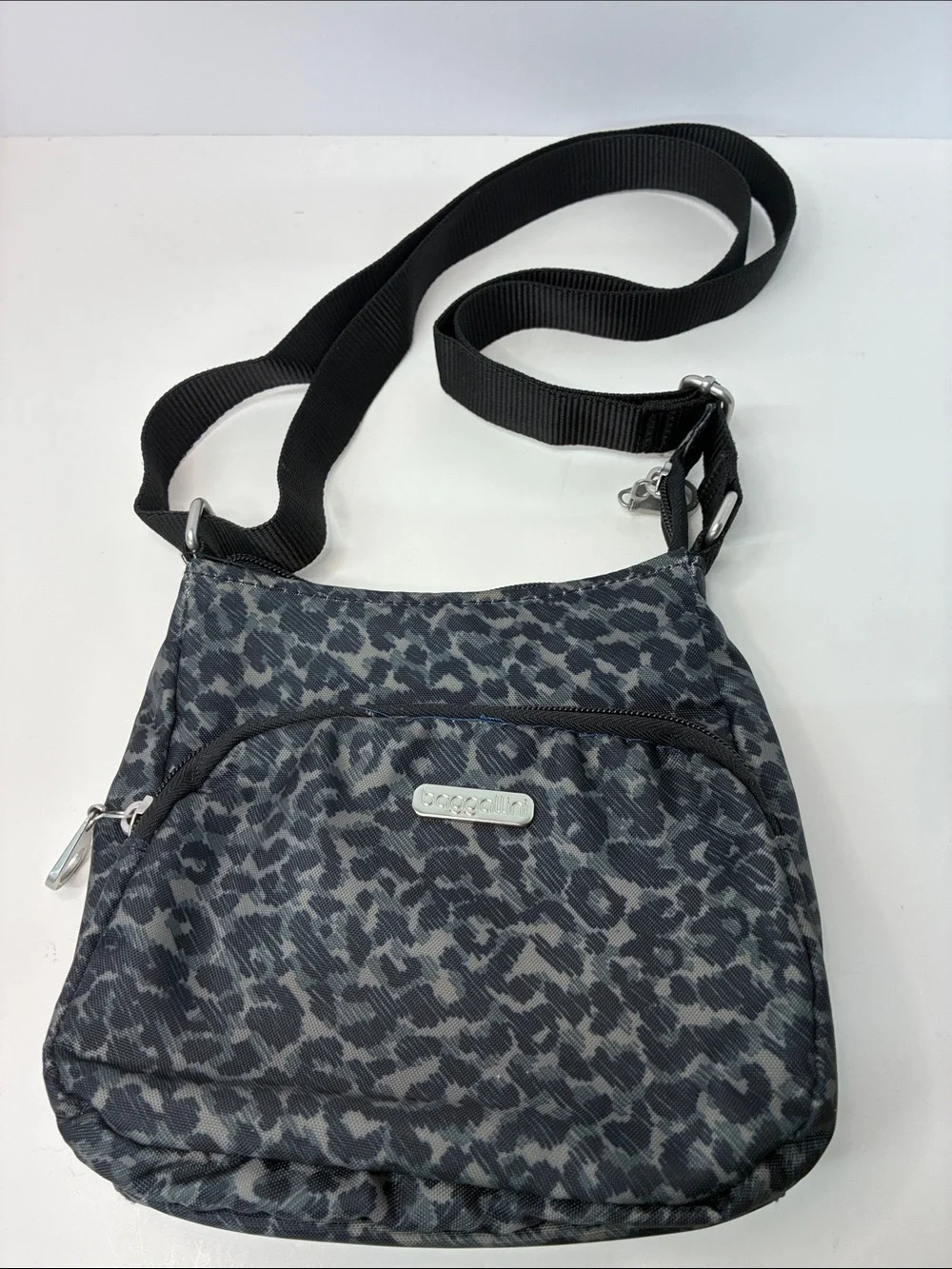 Baggallini Black and Gray Leopard Print Crossbody Bag - Picture 1 of 6